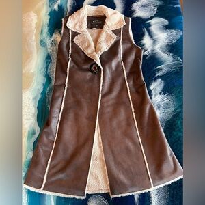 MONTANACO, Western Women’s Faux Fur/Faux Suede Vest, Wagon Wheel Button, Size S